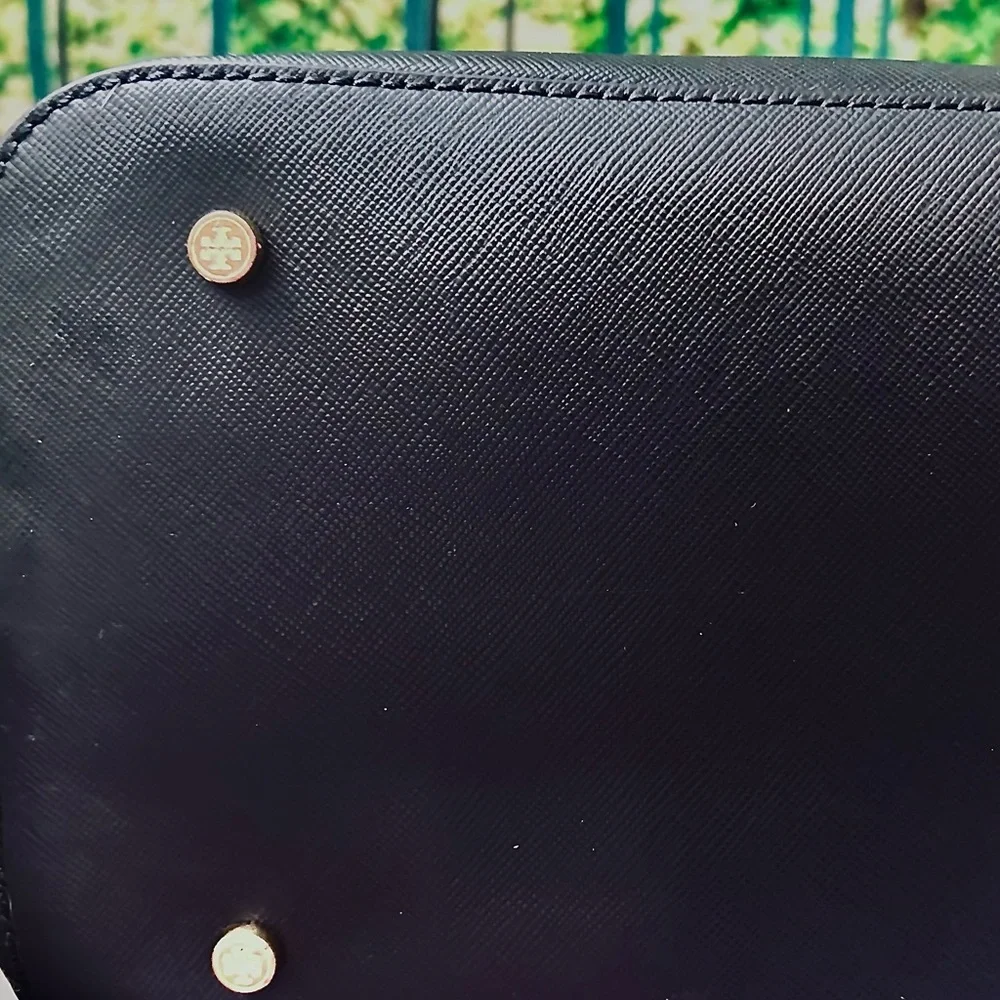 Tory Burch Authenticated Robinson Dome Saffiano Leather Purse - Picture 6 of 9